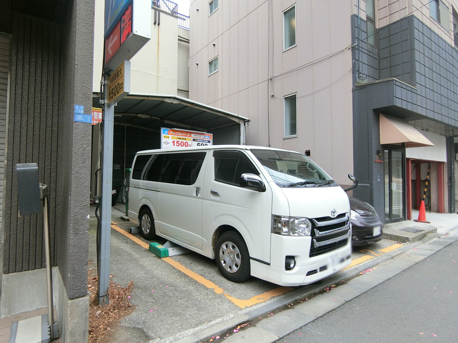 隣の駐車場