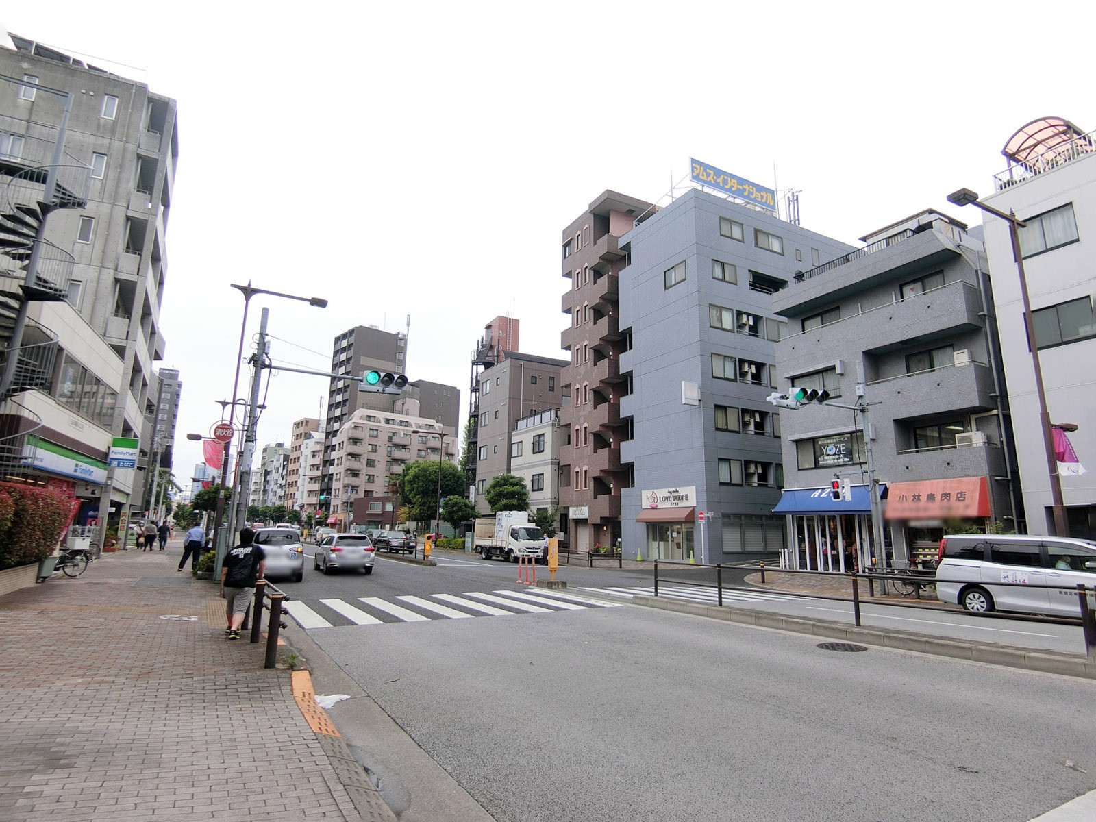 近くの余丁町通り