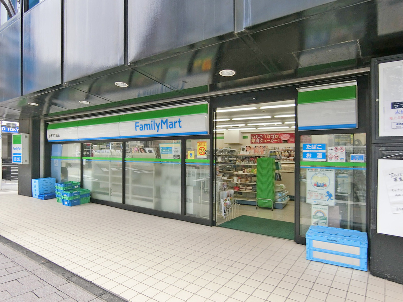 徒歩1分のファミリーマート