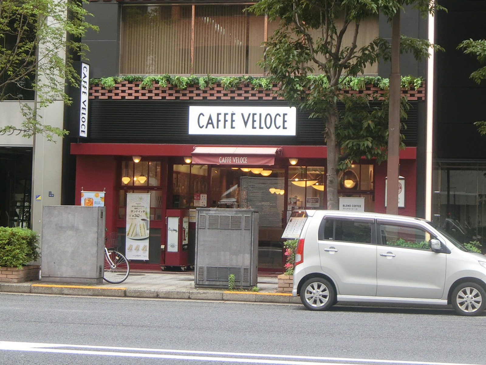 徒歩2分のカフェ・ベローチェ