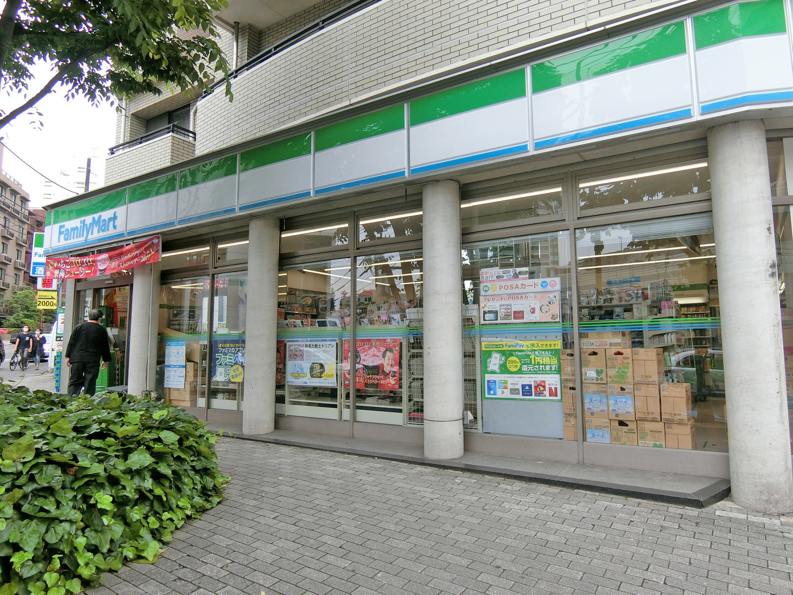 徒歩5分のファミリーマート恵比寿二丁目店