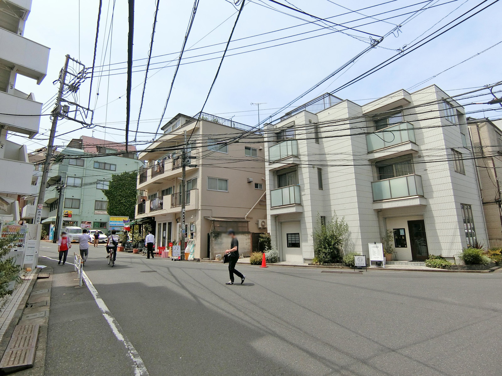 周辺は閑静なエリア