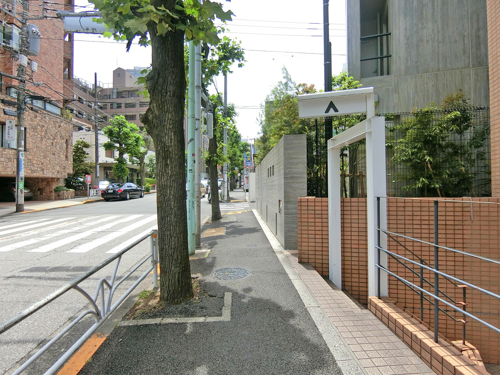代官山宝ビル前面の通り