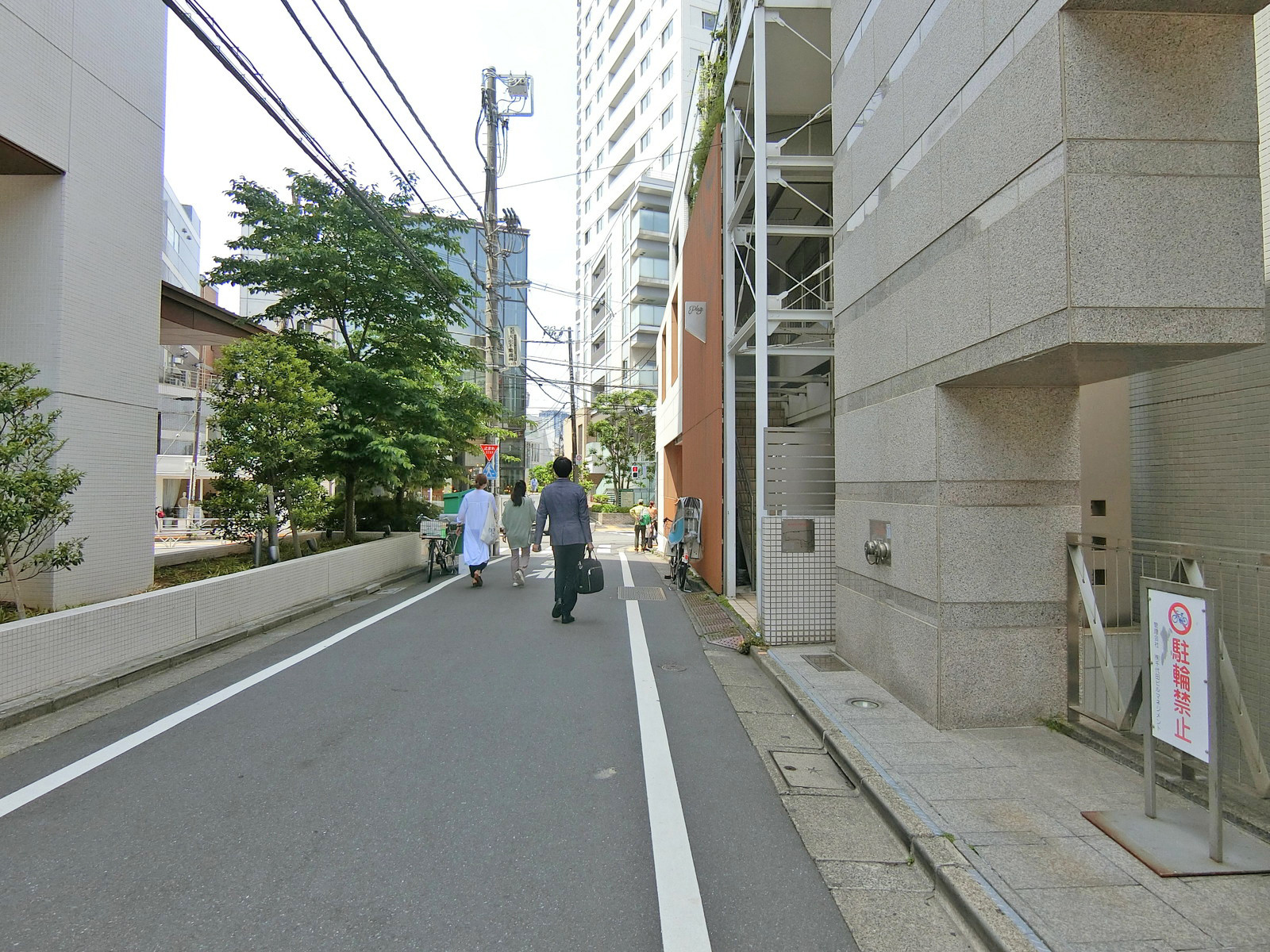 モンシェリー代官山前面の通り