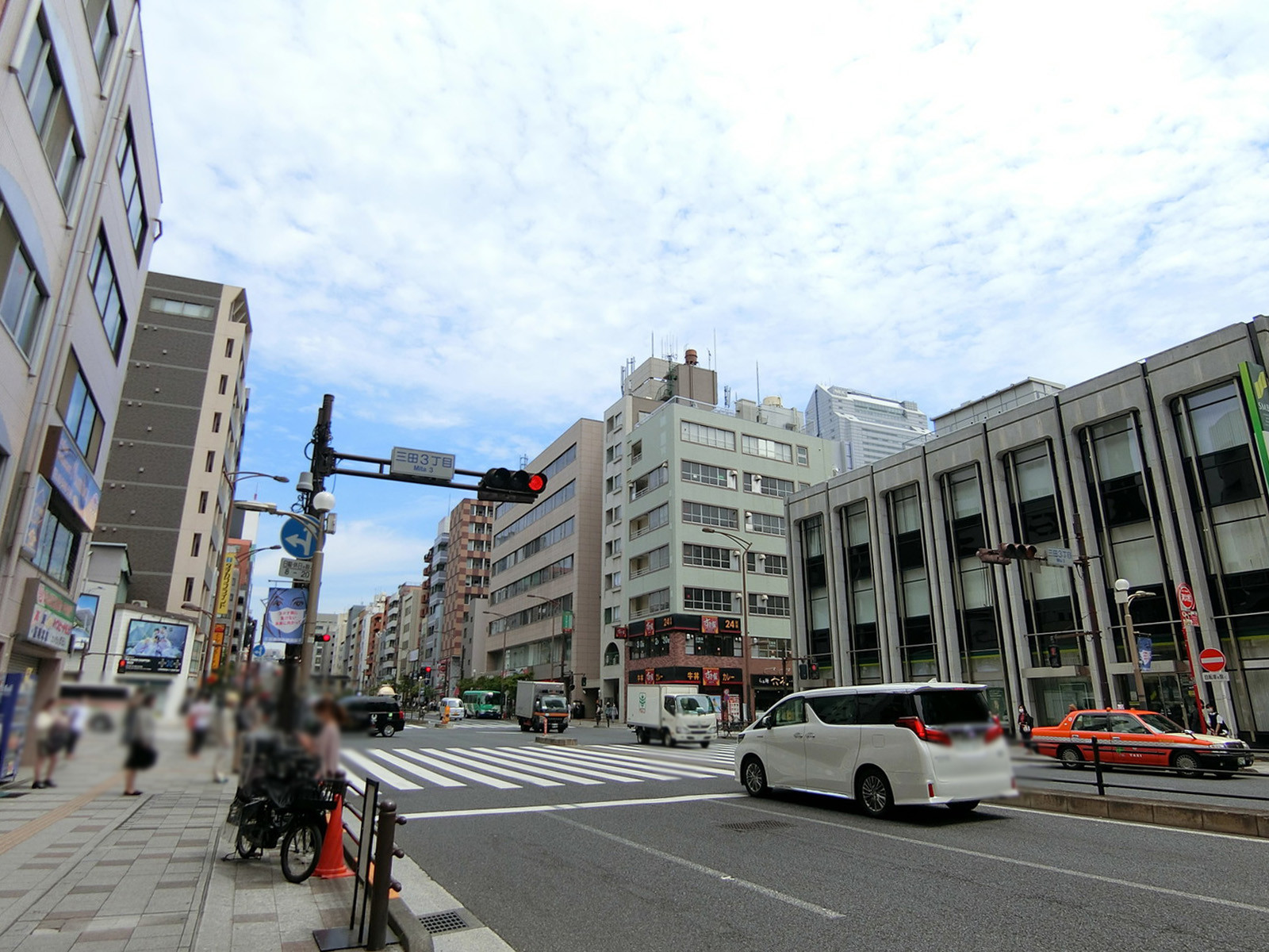 付近の三田通り