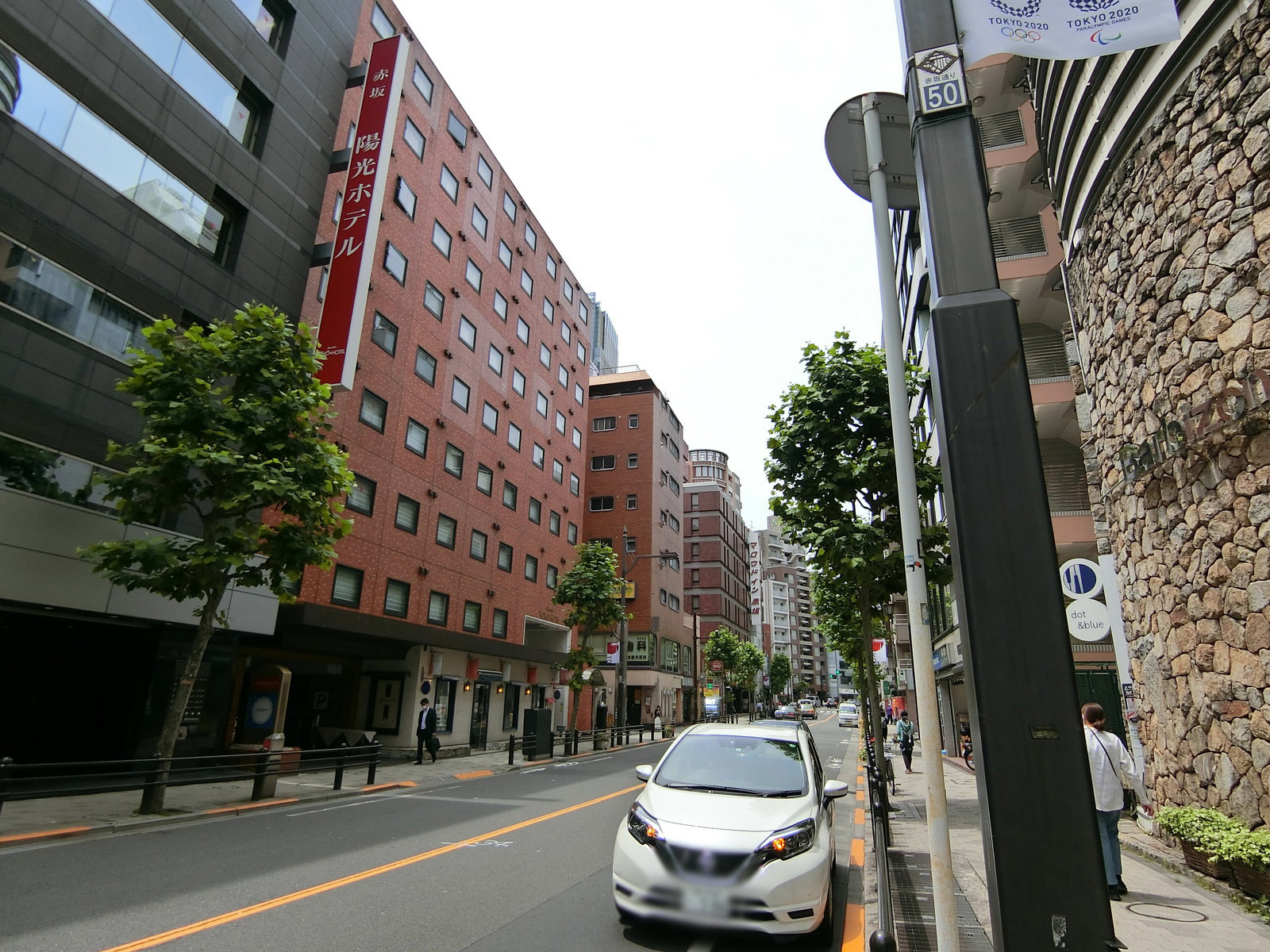 付近の赤坂通り