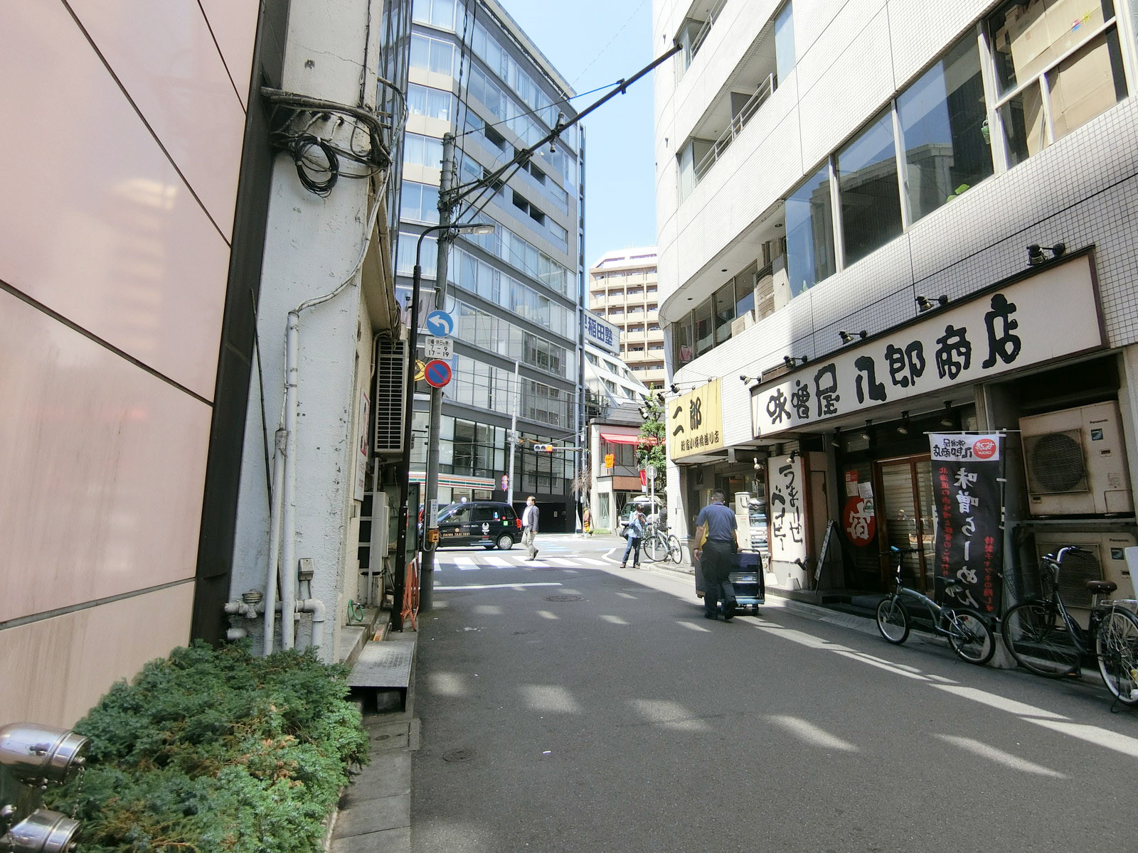 イマス浜田ビル前面の通り