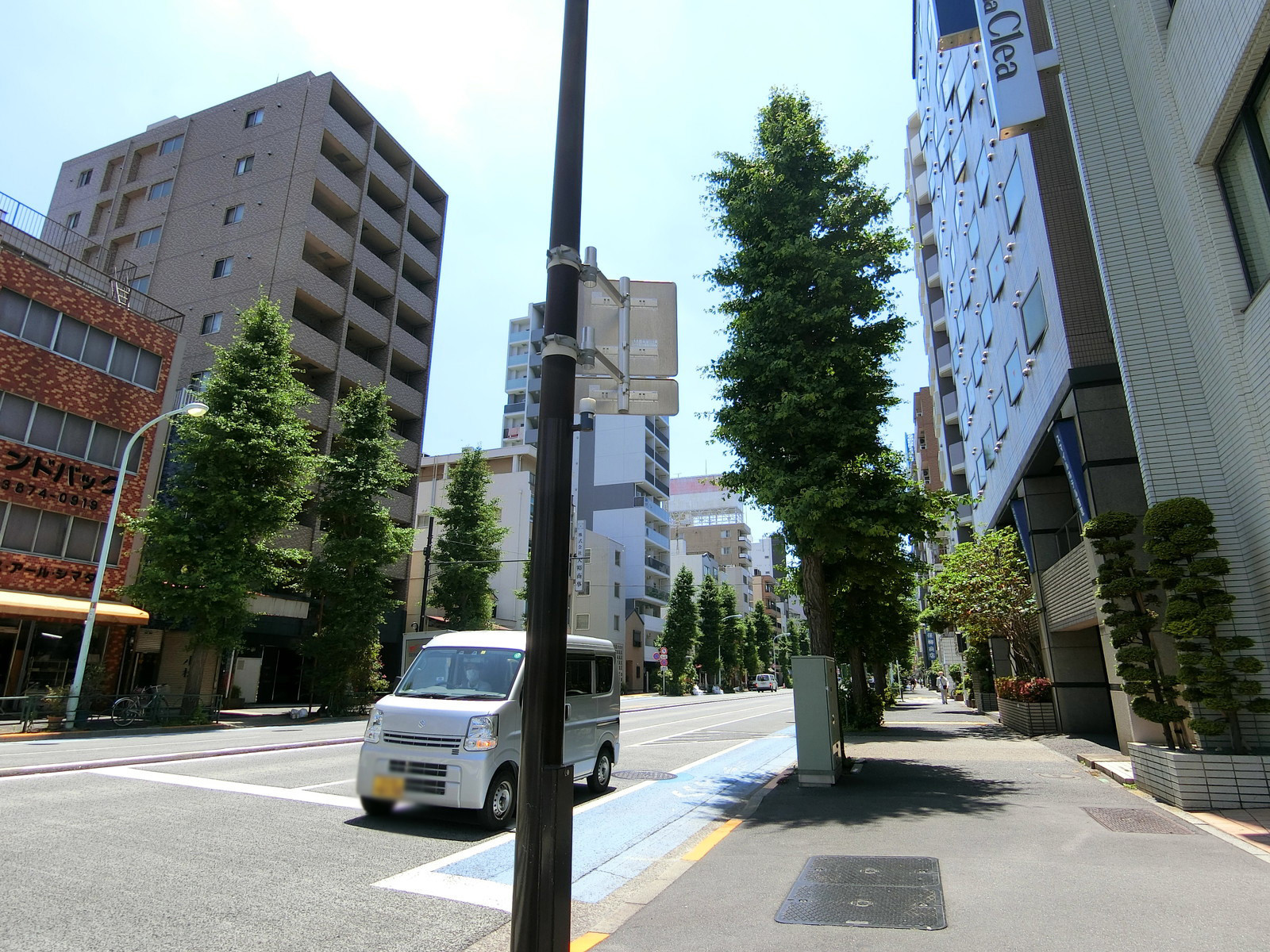 エミナス浅草前面の通り