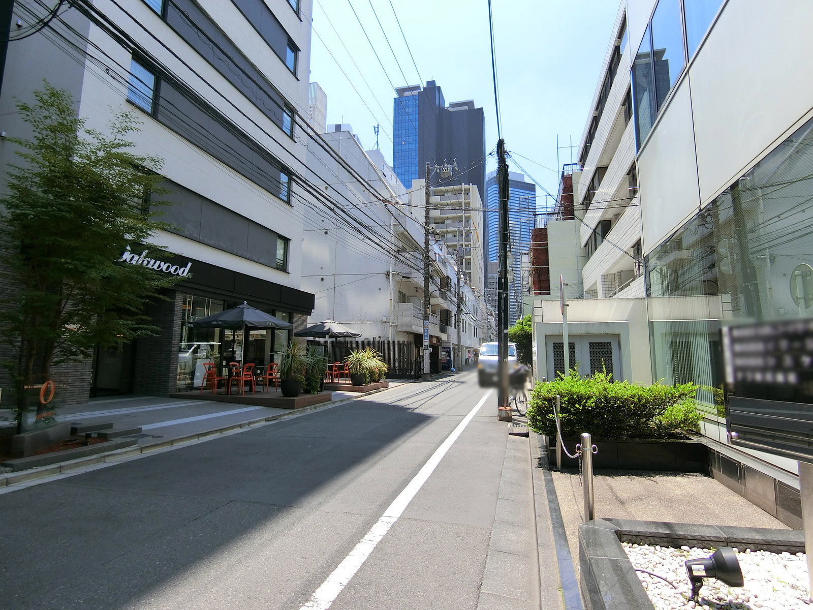 三井花桐ビル前面の通り