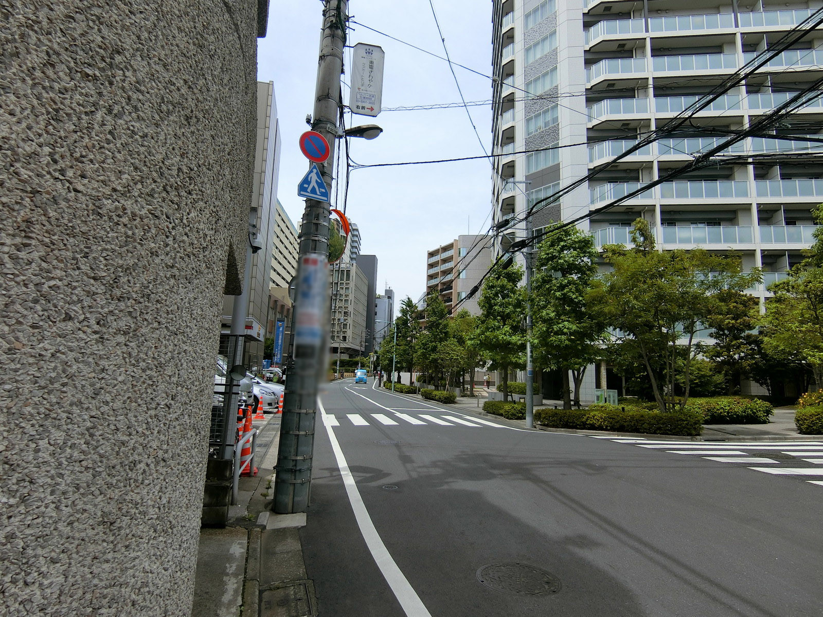 西川ビル前面の通り