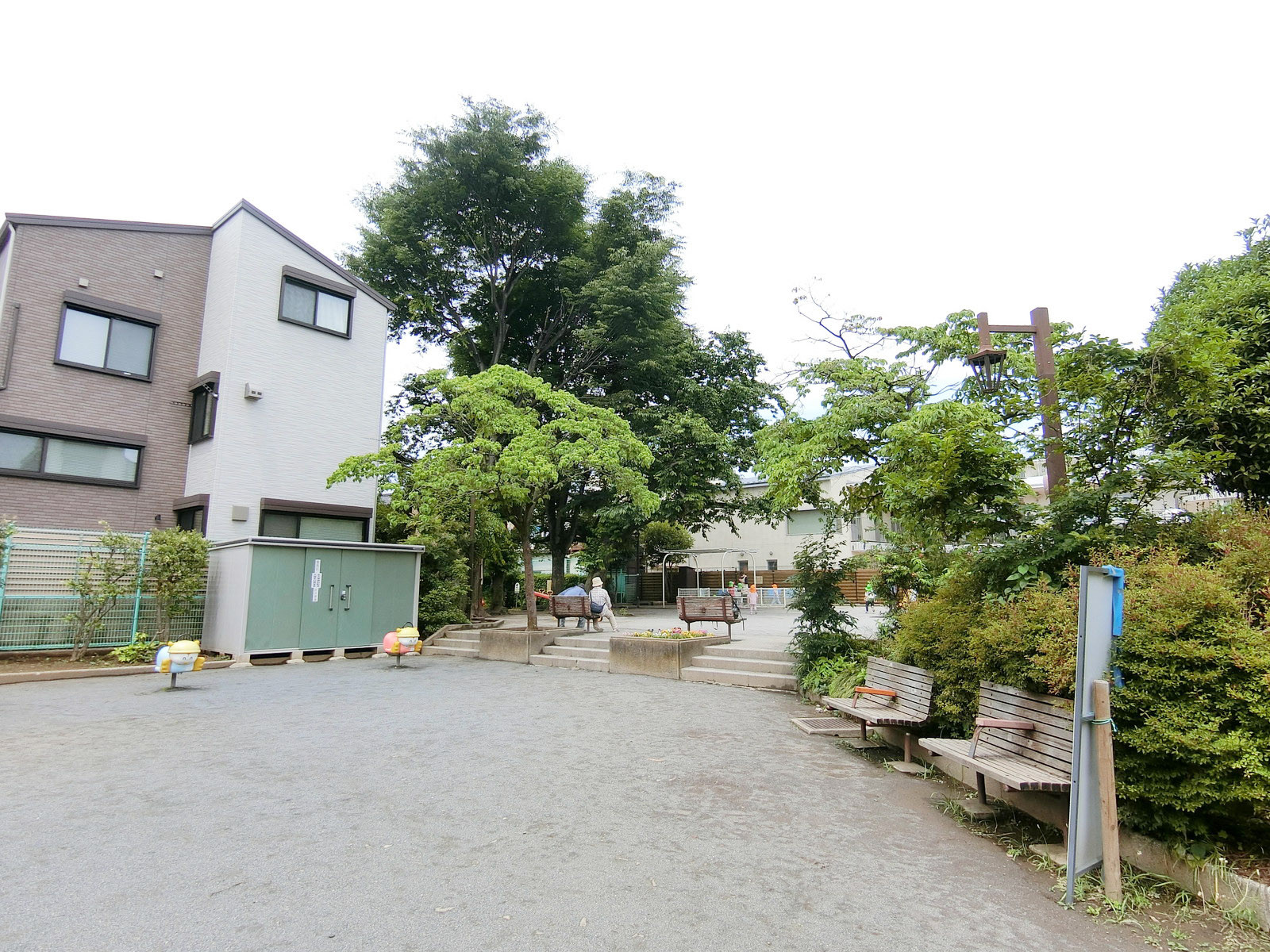 徒歩2分の豊島区立北大塚公園