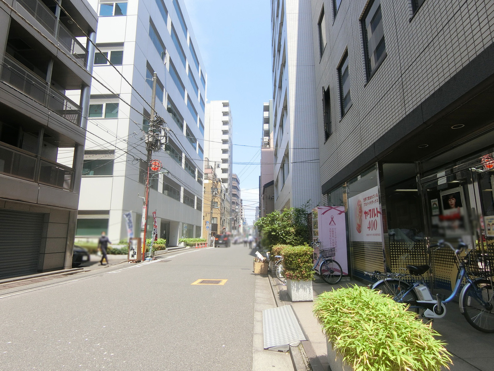 オーキッドプレイス人形町三丁目ビル前面の通り