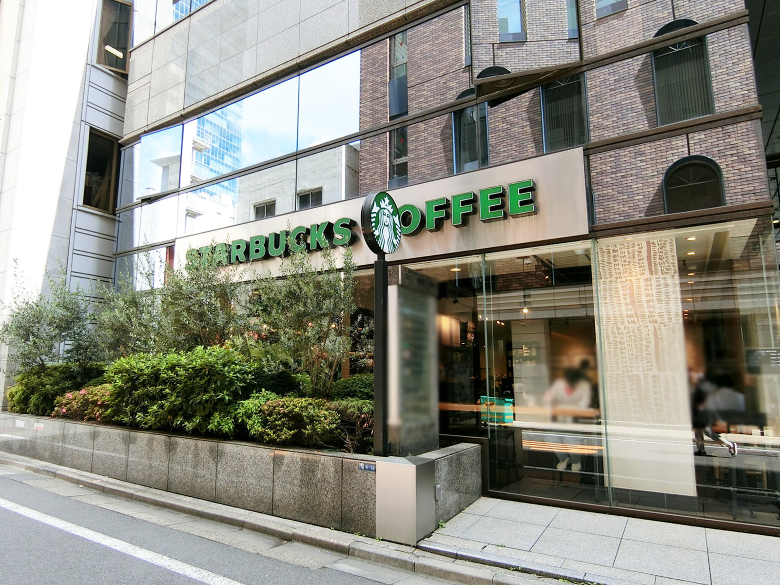 徒歩2分のスターバックスコーヒー