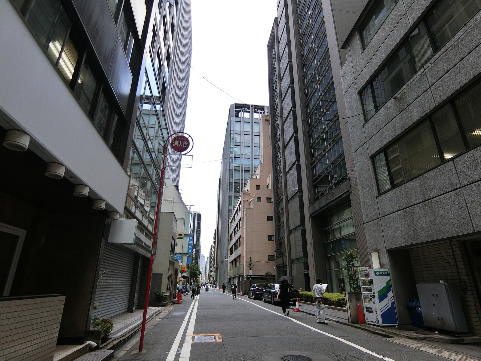 八重洲旭ビル前面の通り