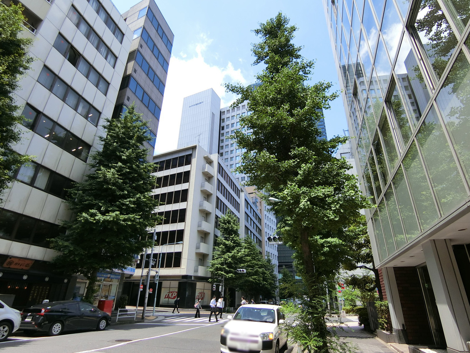 日本橋親和ビル前面の通り