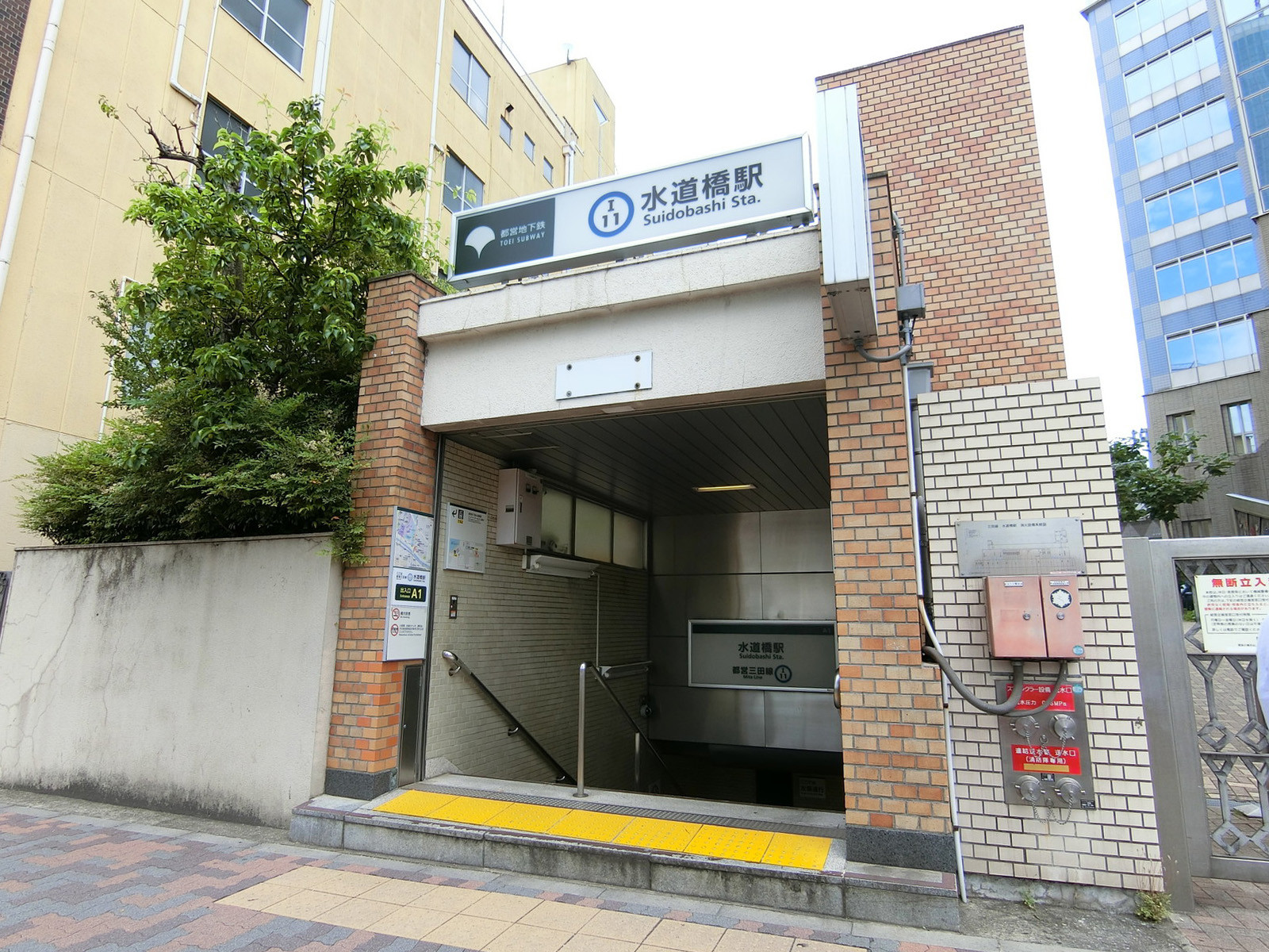 最寄りの「水道橋駅」
