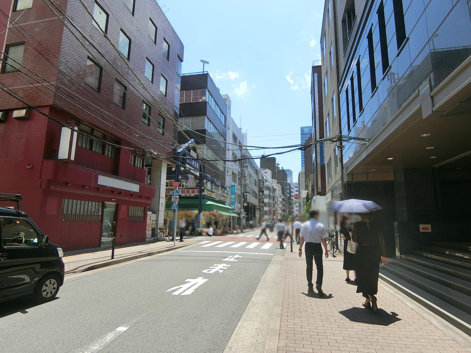 満留賀ビル前面の内神田中央通り