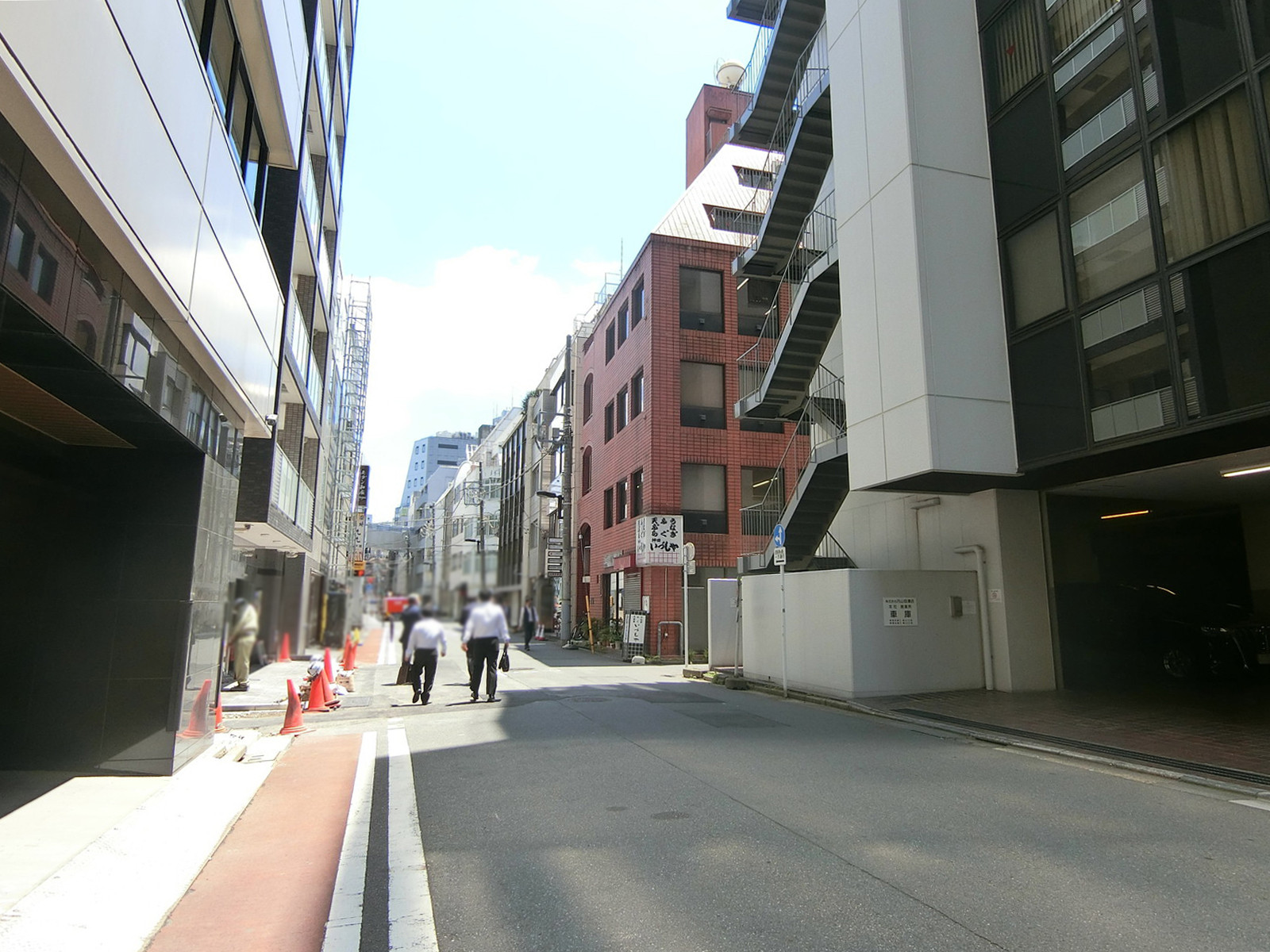 内神田DNKビル前面の通り