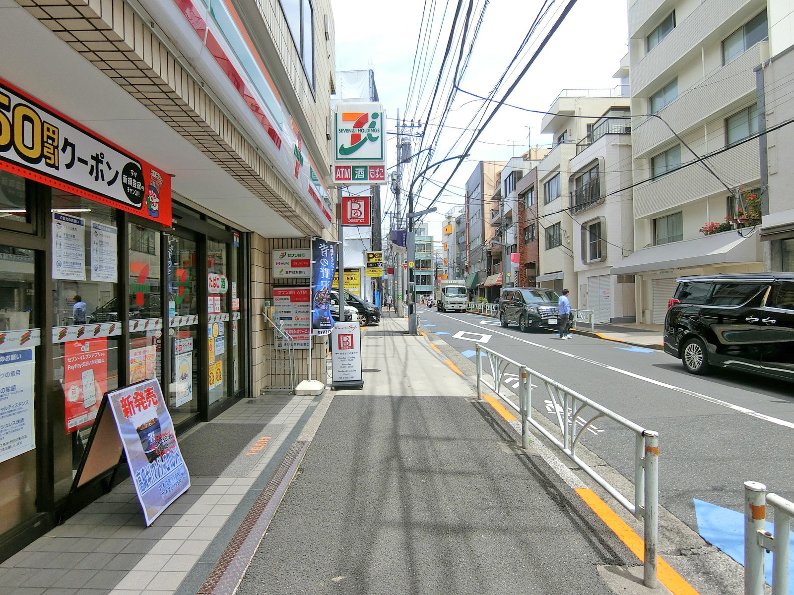 別所ビル前面の通り