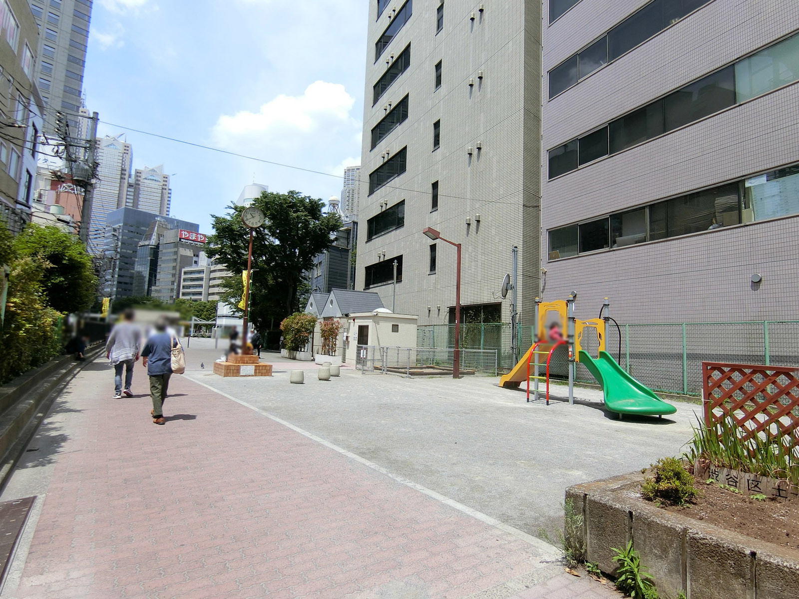 徒歩1分の渋谷区立代々木二丁目あおい公園