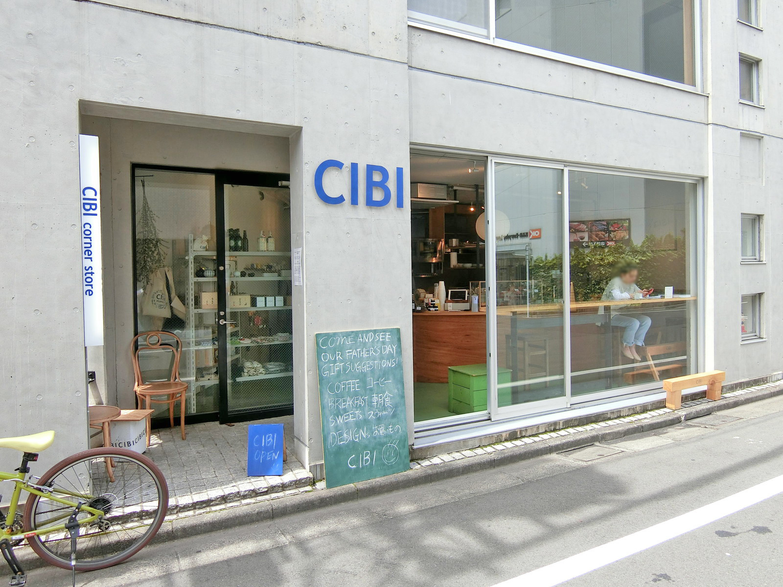 徒歩4分のカフェ チビ コーナーストア 北参道