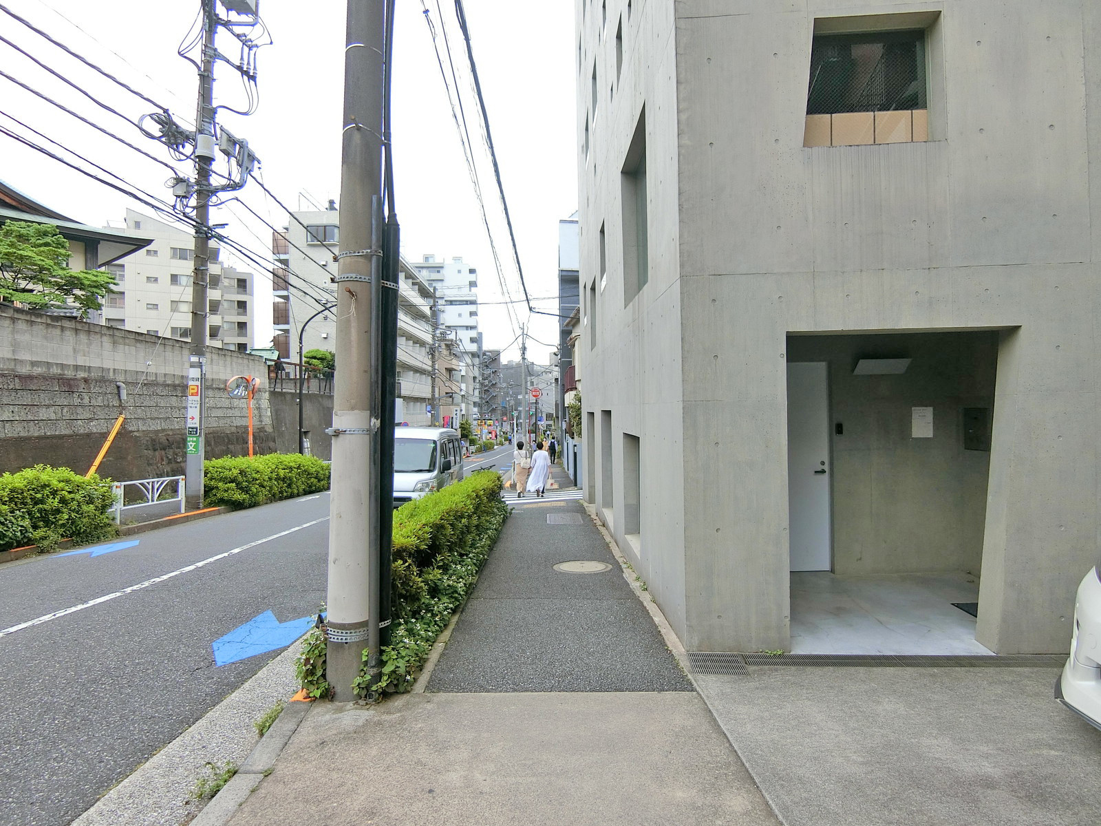 慶成神宮前ビル前面の通り