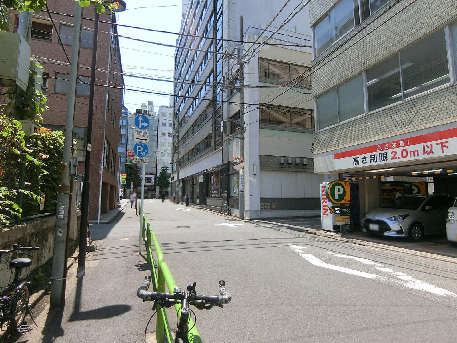 グランフォークス鍛冶町ビル前面の通り