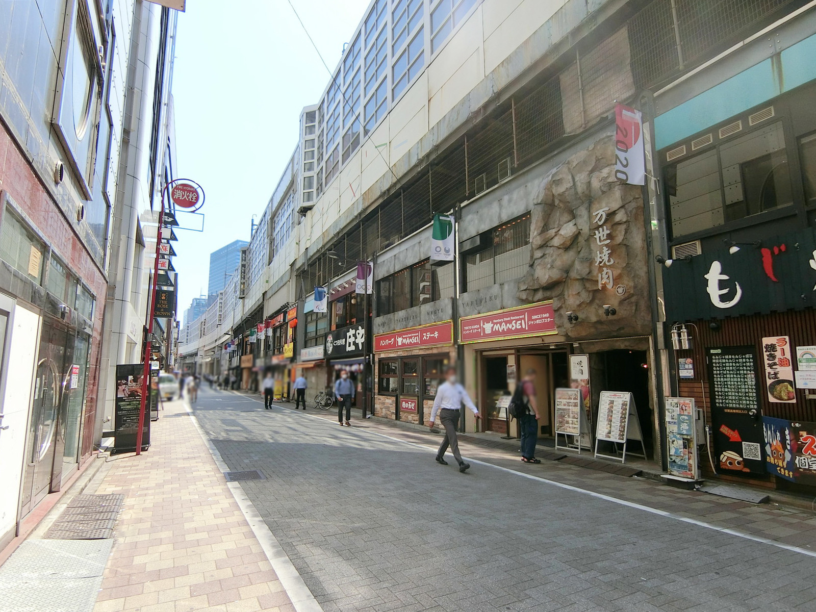 周辺は飲食店の多いエリア