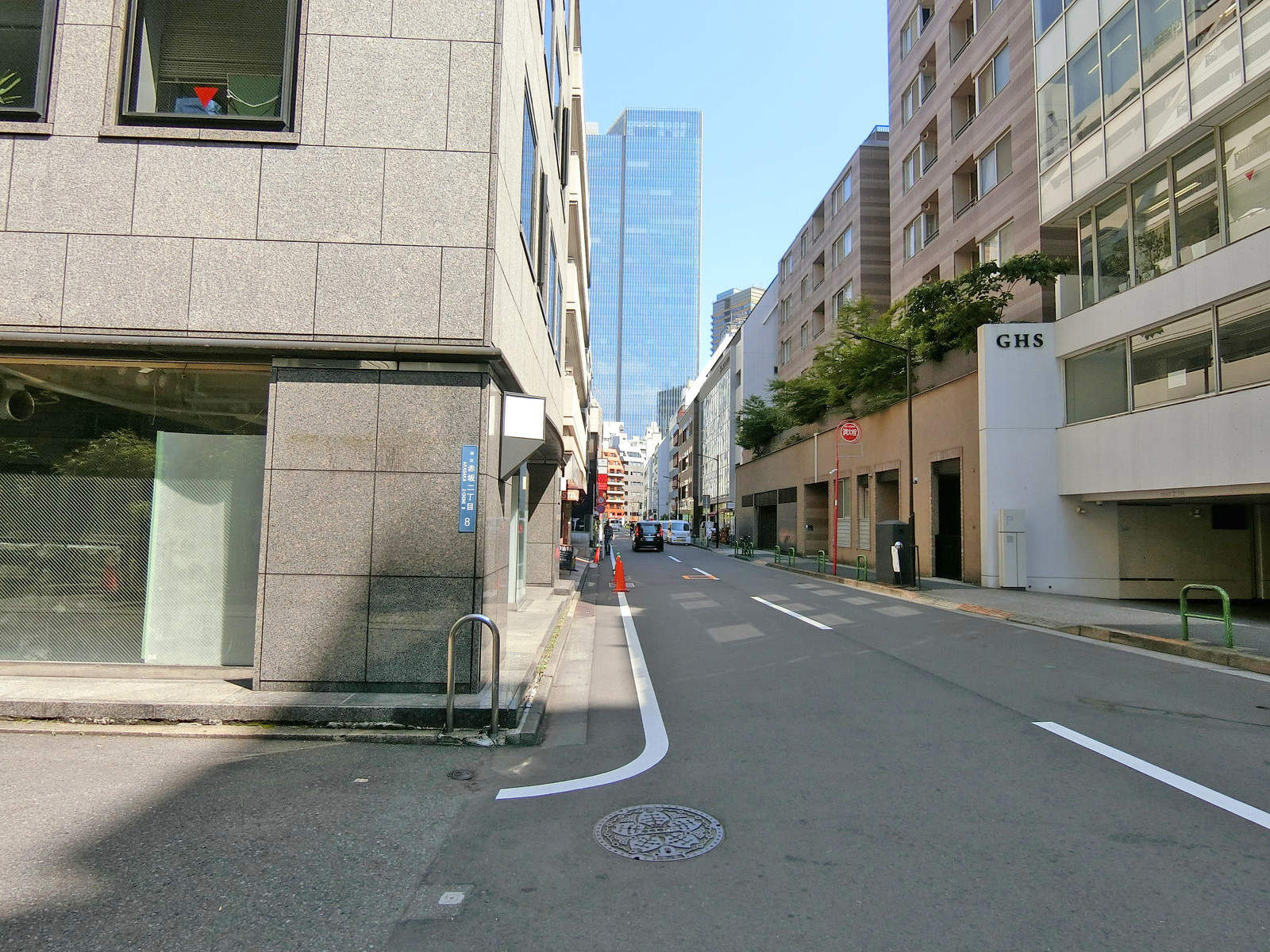 赤坂光和ビル前面の通り
