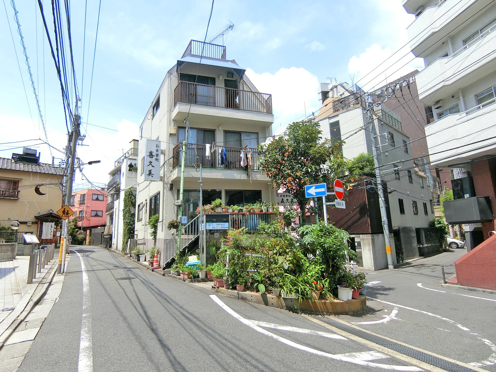 周辺は閑静なエリア