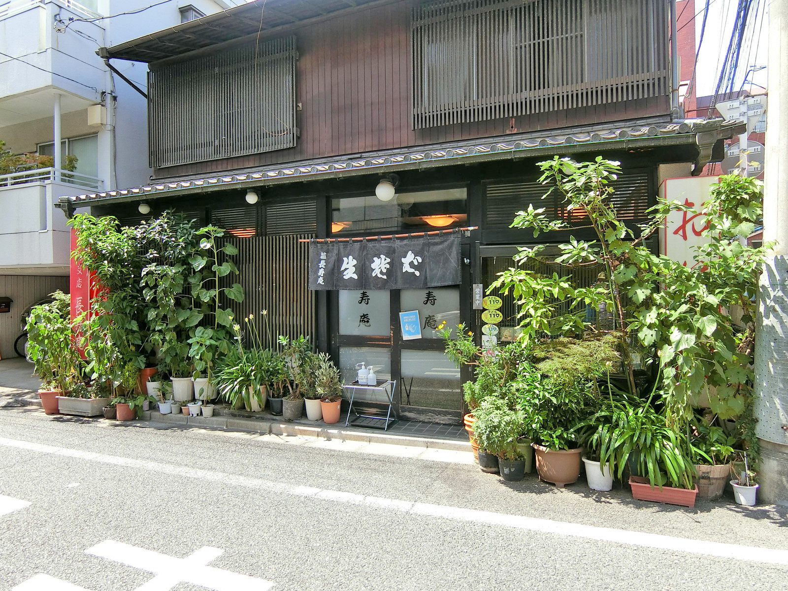 徒歩1分の蕎麦屋長寿庵