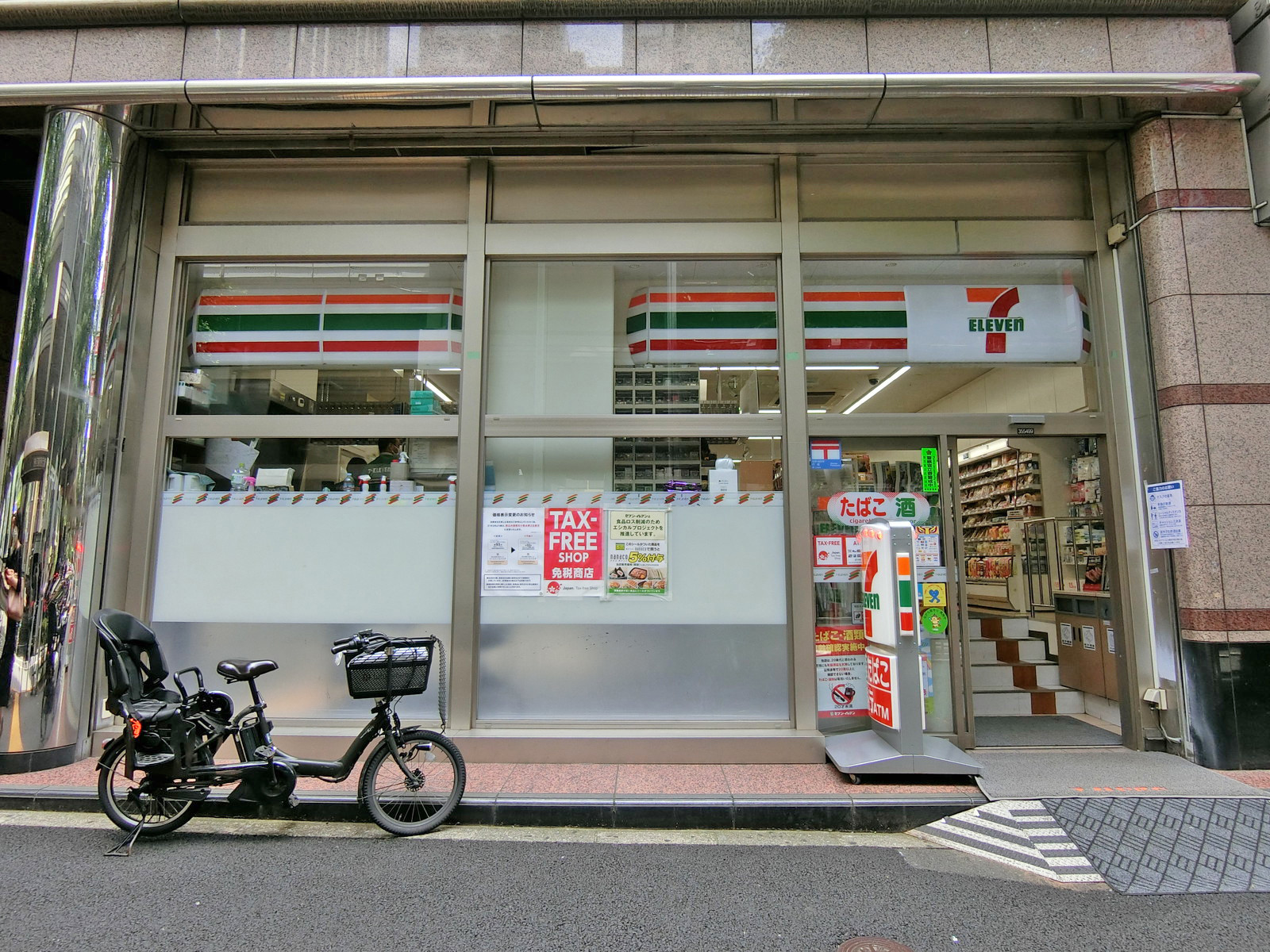 徒歩3分のセブンイレブン六本木西麻布三丁目店