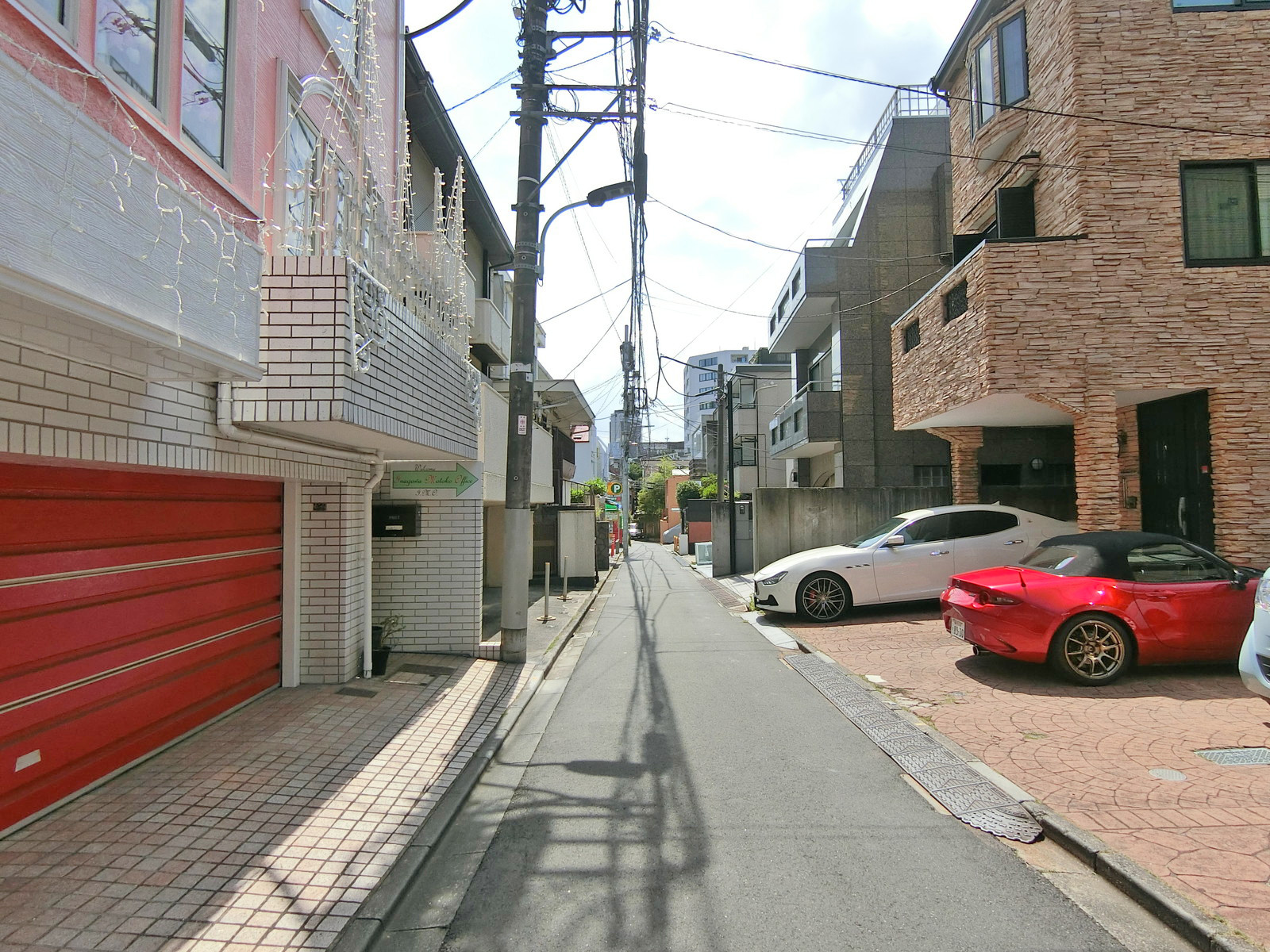 PRESTIGE西麻布1917前面の通り