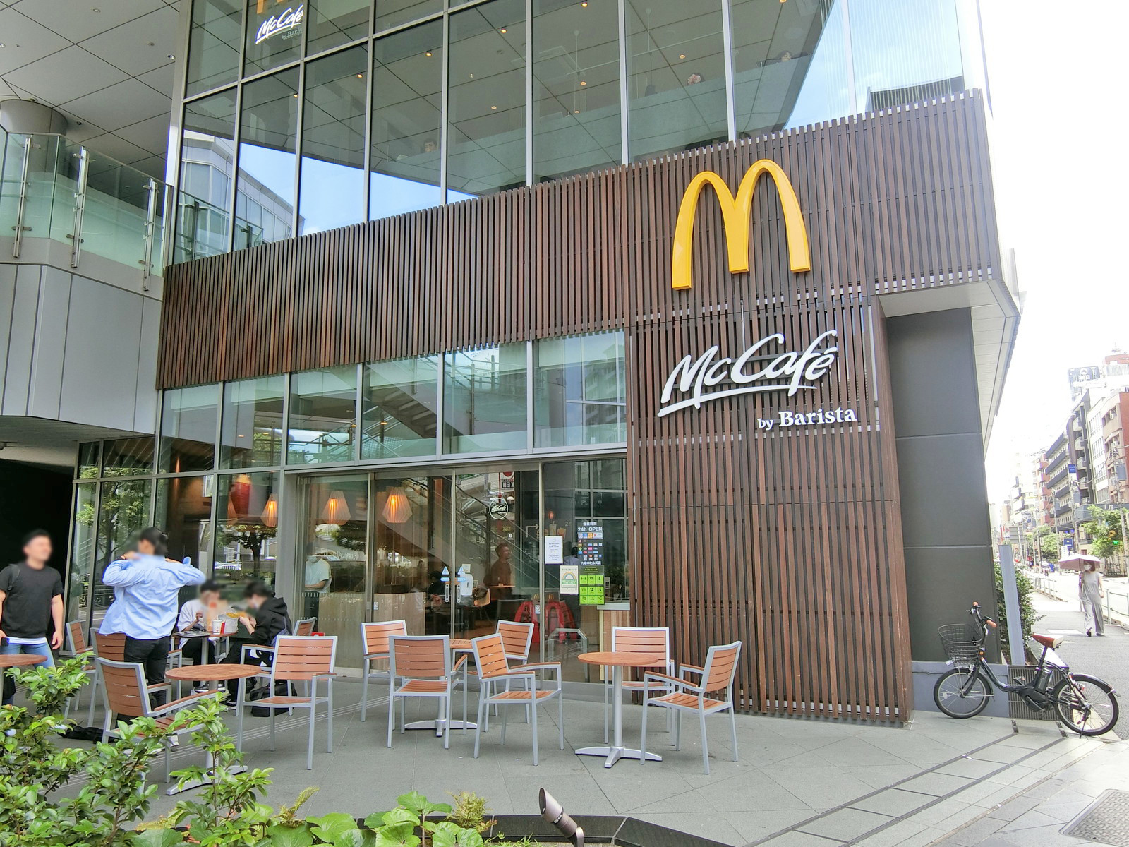 徒歩1分のマクドナルド六本木ヒルズ店