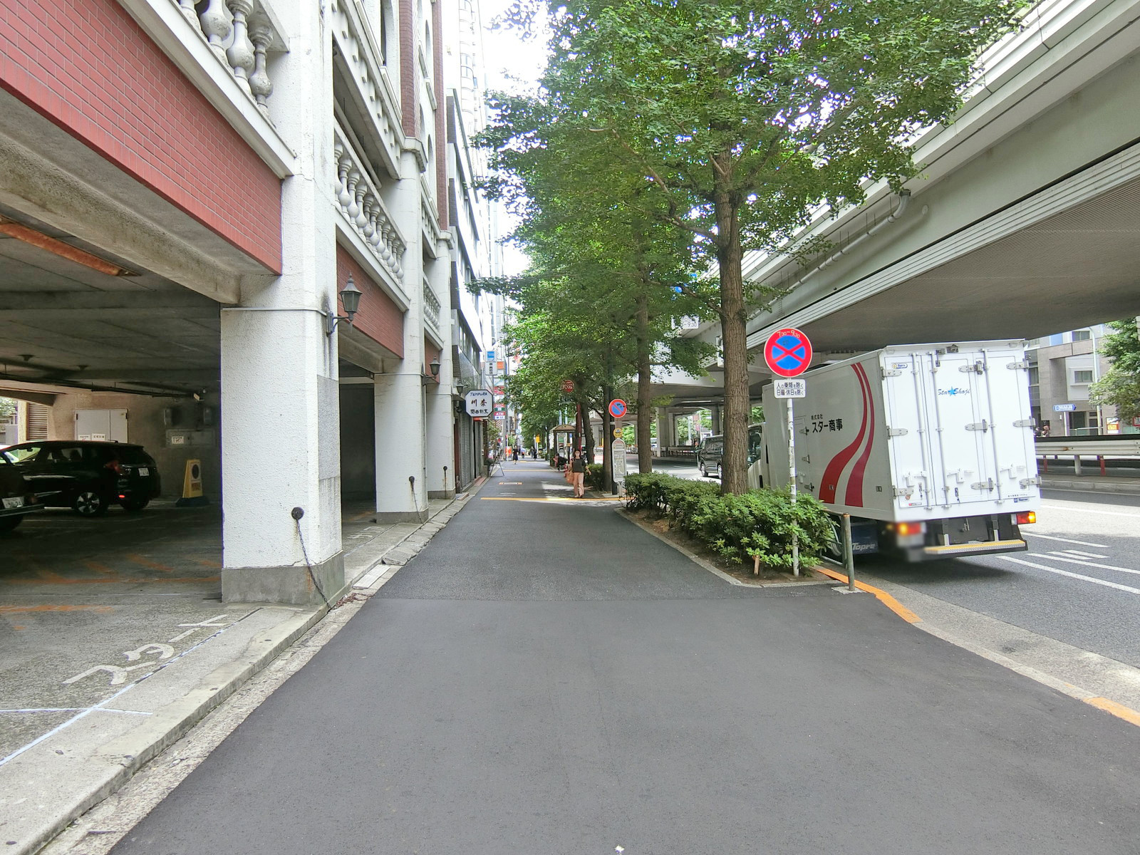 金谷ホテルマンション前面の通り