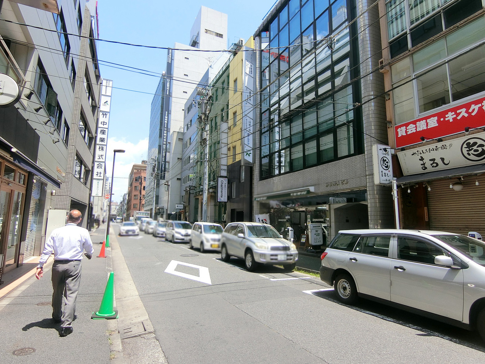 神田NAビル前面の通り
