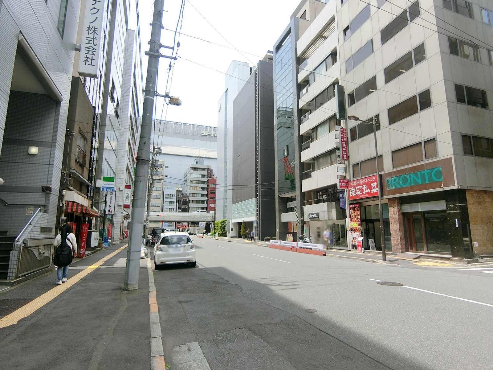 ヤマトビル前面の通り