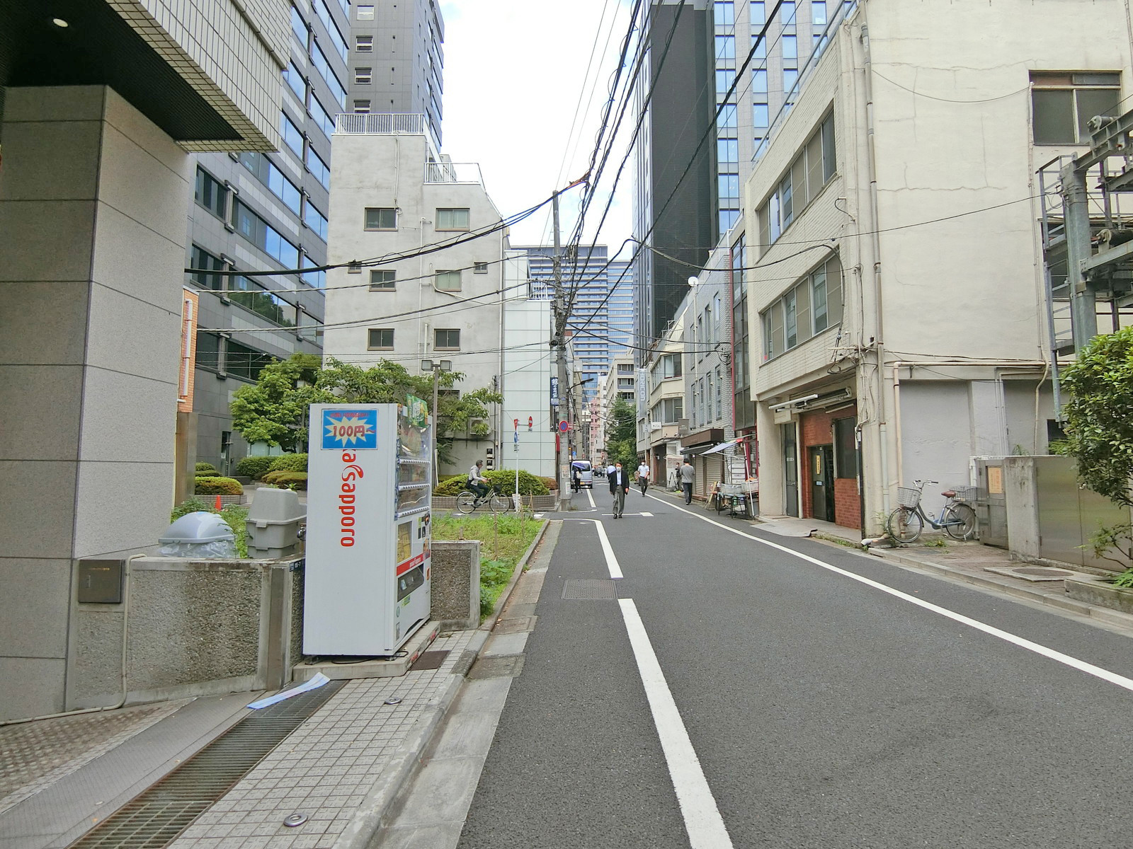 笠井ビル前面の通り