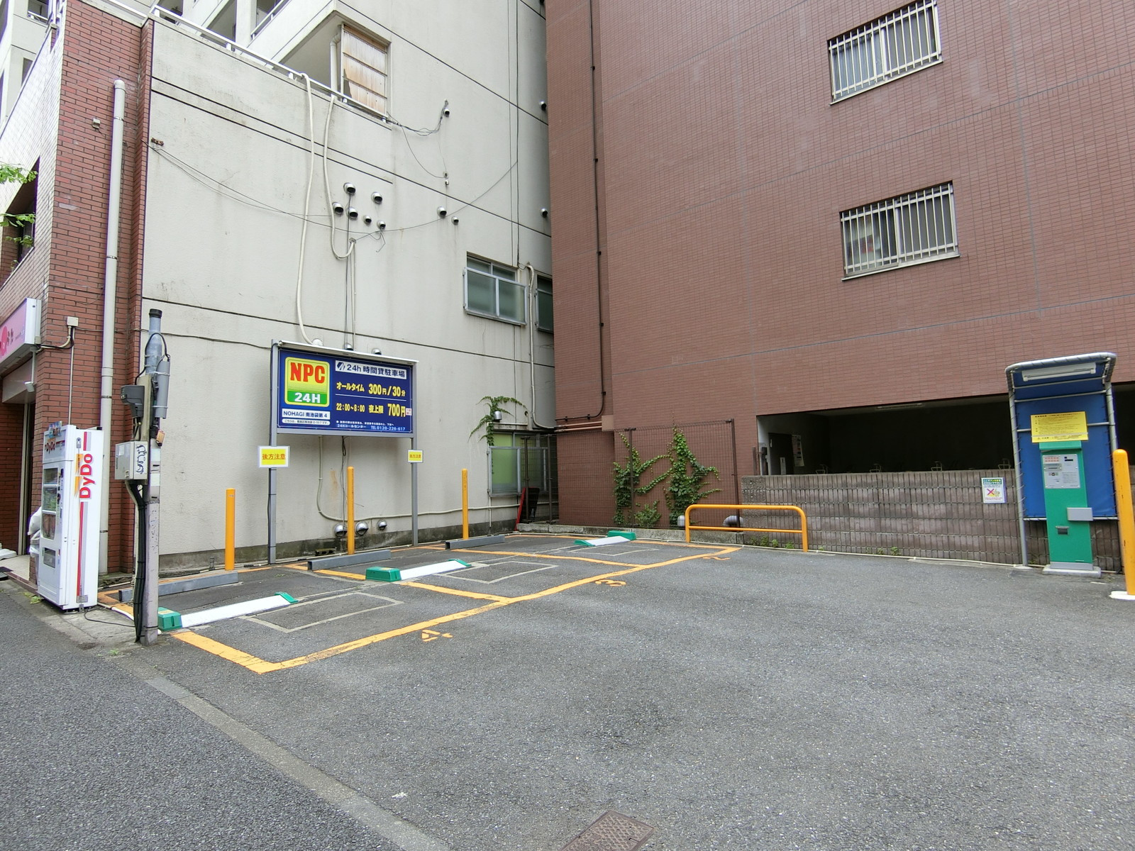 隣のコインパーキング