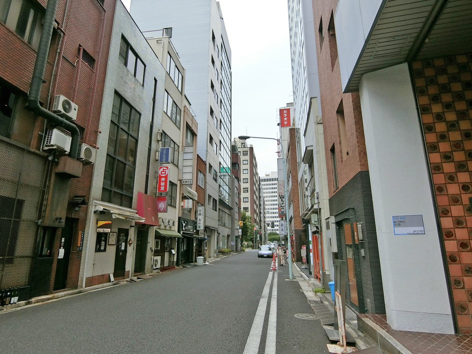 第1下村ビル前面の通り