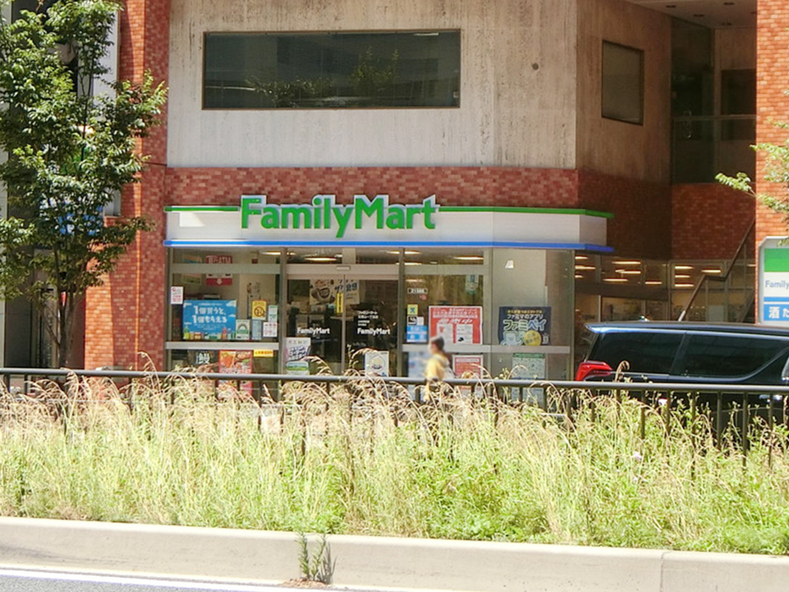 向かいのファミリーマート