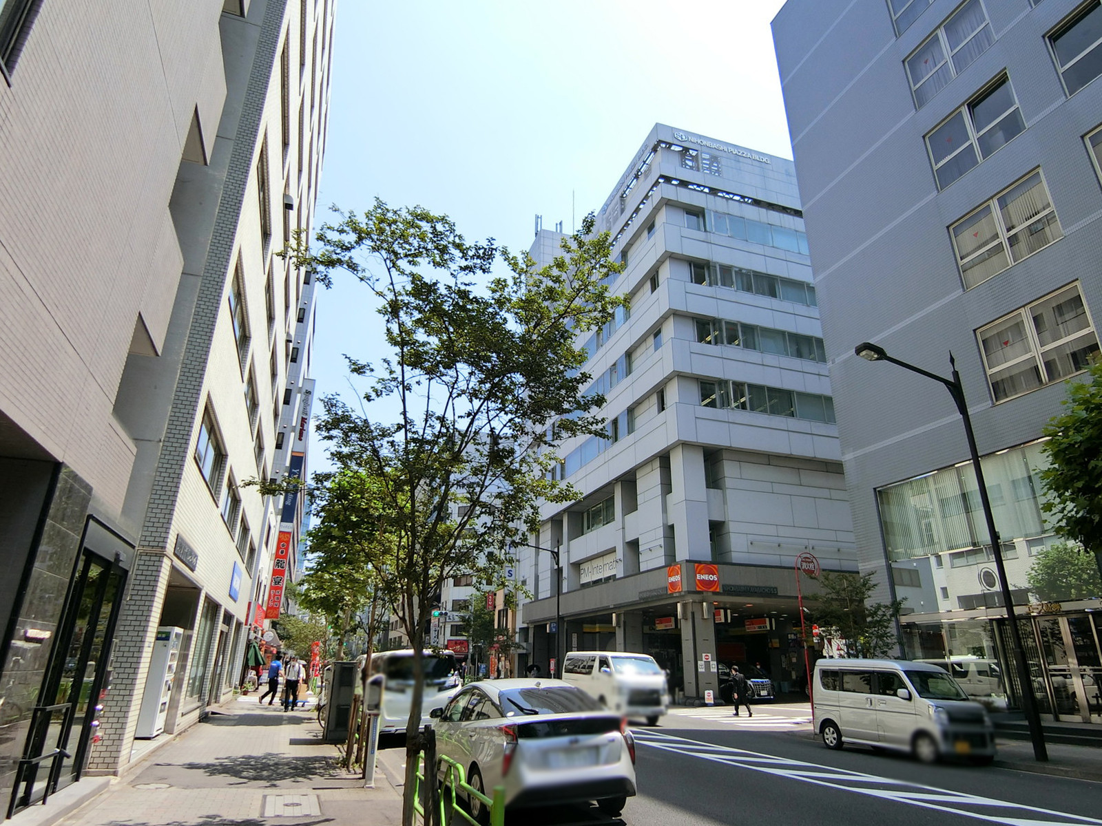 兜町八千代ビルディング前面の通り