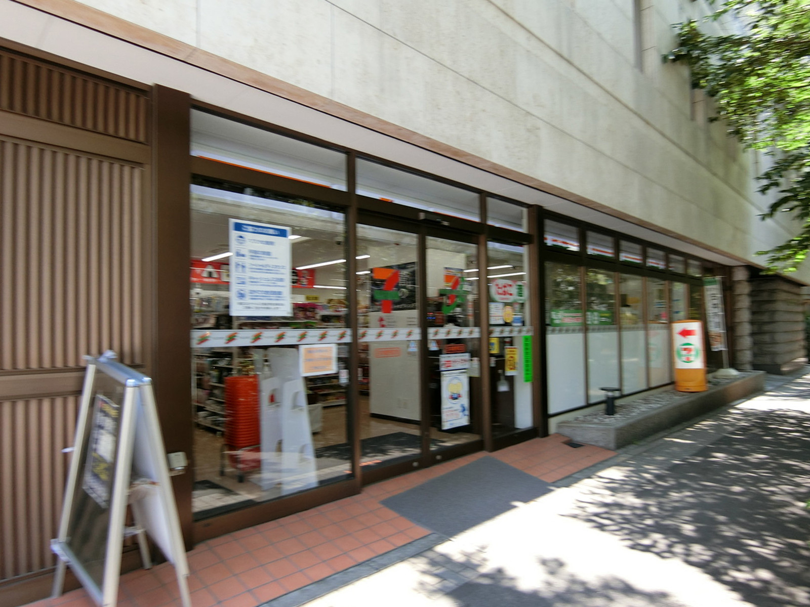 徒歩2分のセブンイレブン
