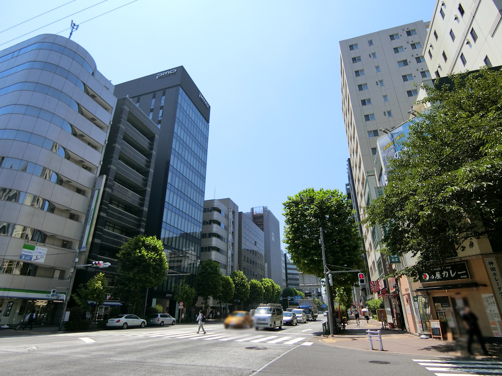 ASKビル前面の新大橋通り