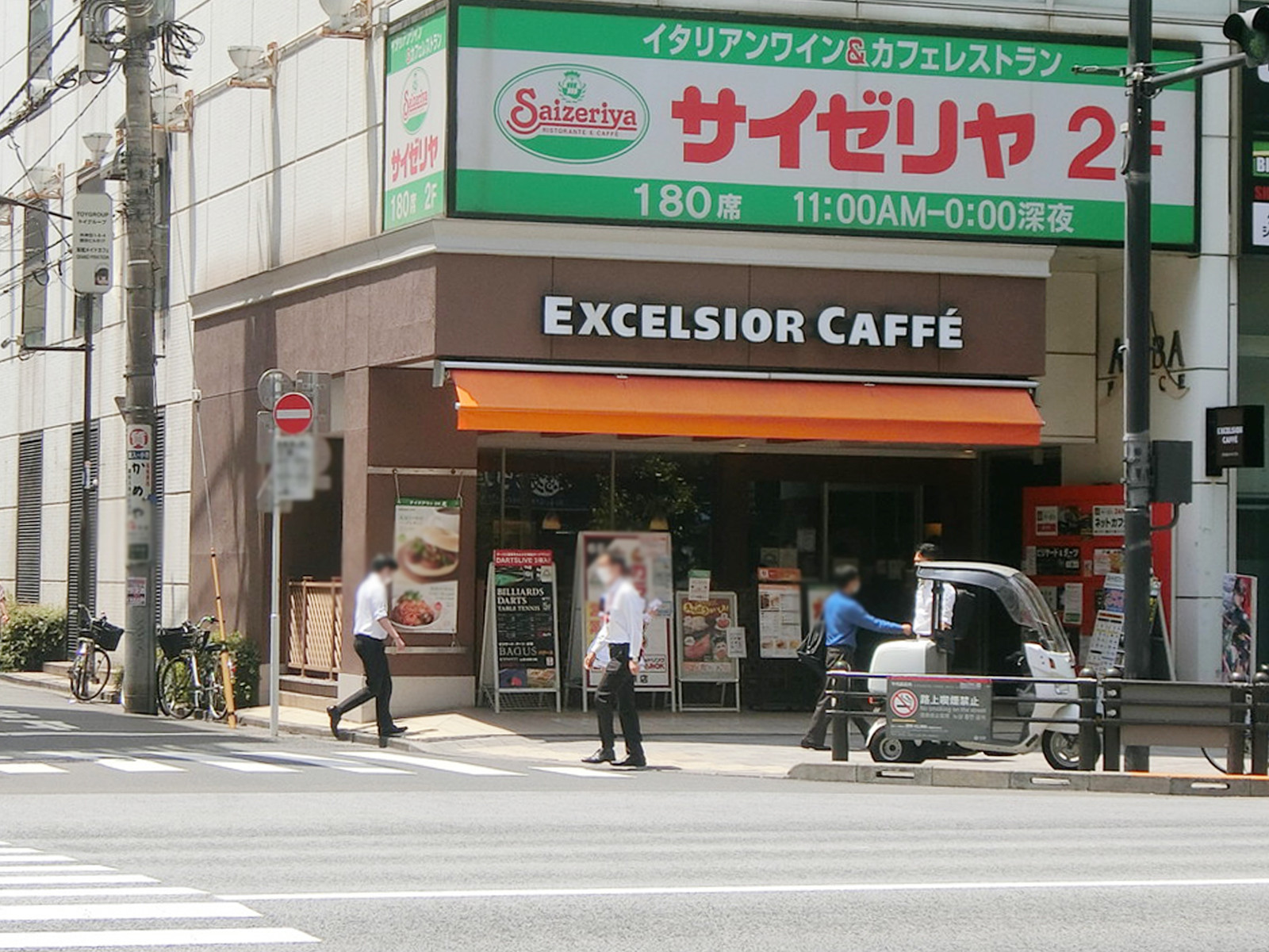 同じく向かいのエクセルシオール カフェ