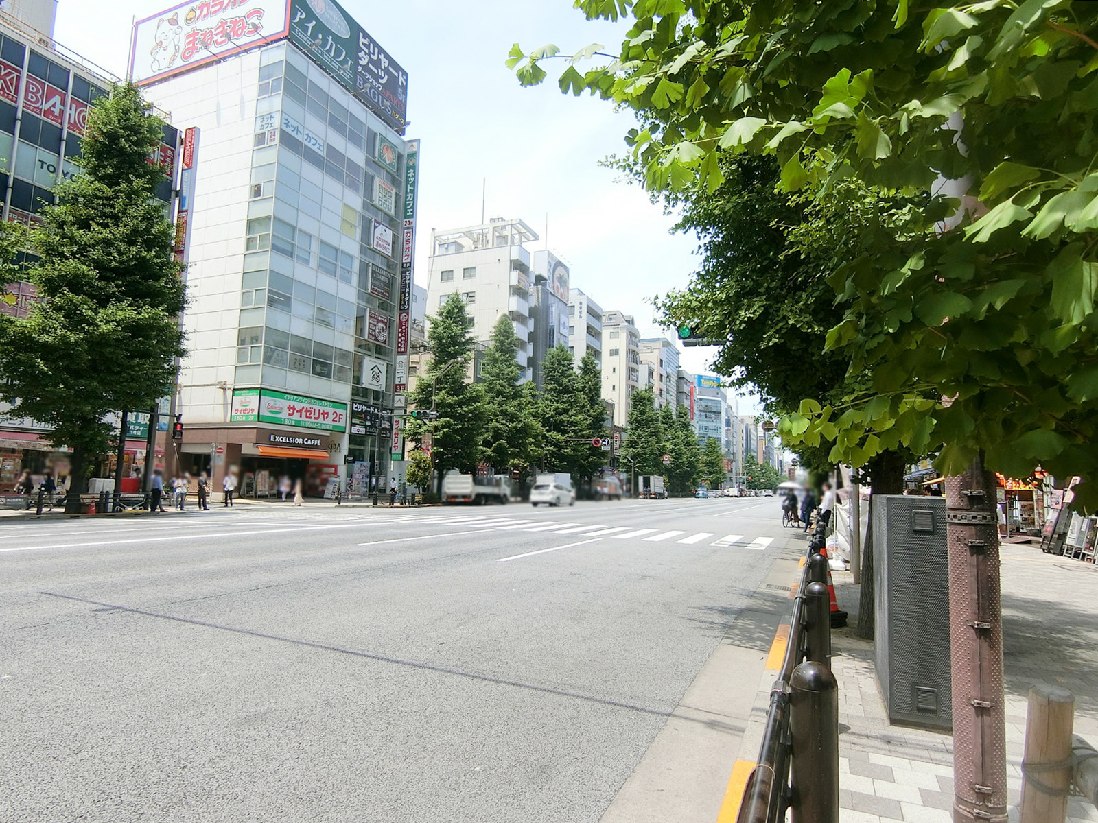 小木曽ビル前面の通り