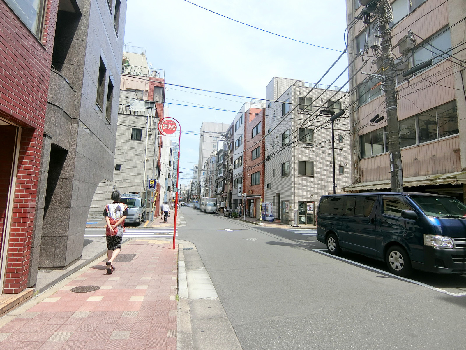 工ビル前面の練成通り
