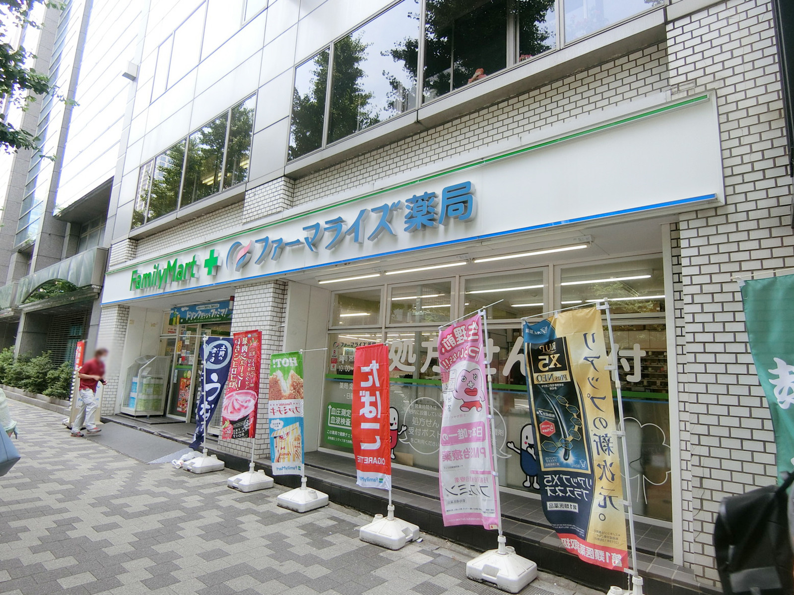 徒歩1分のファミリーマート