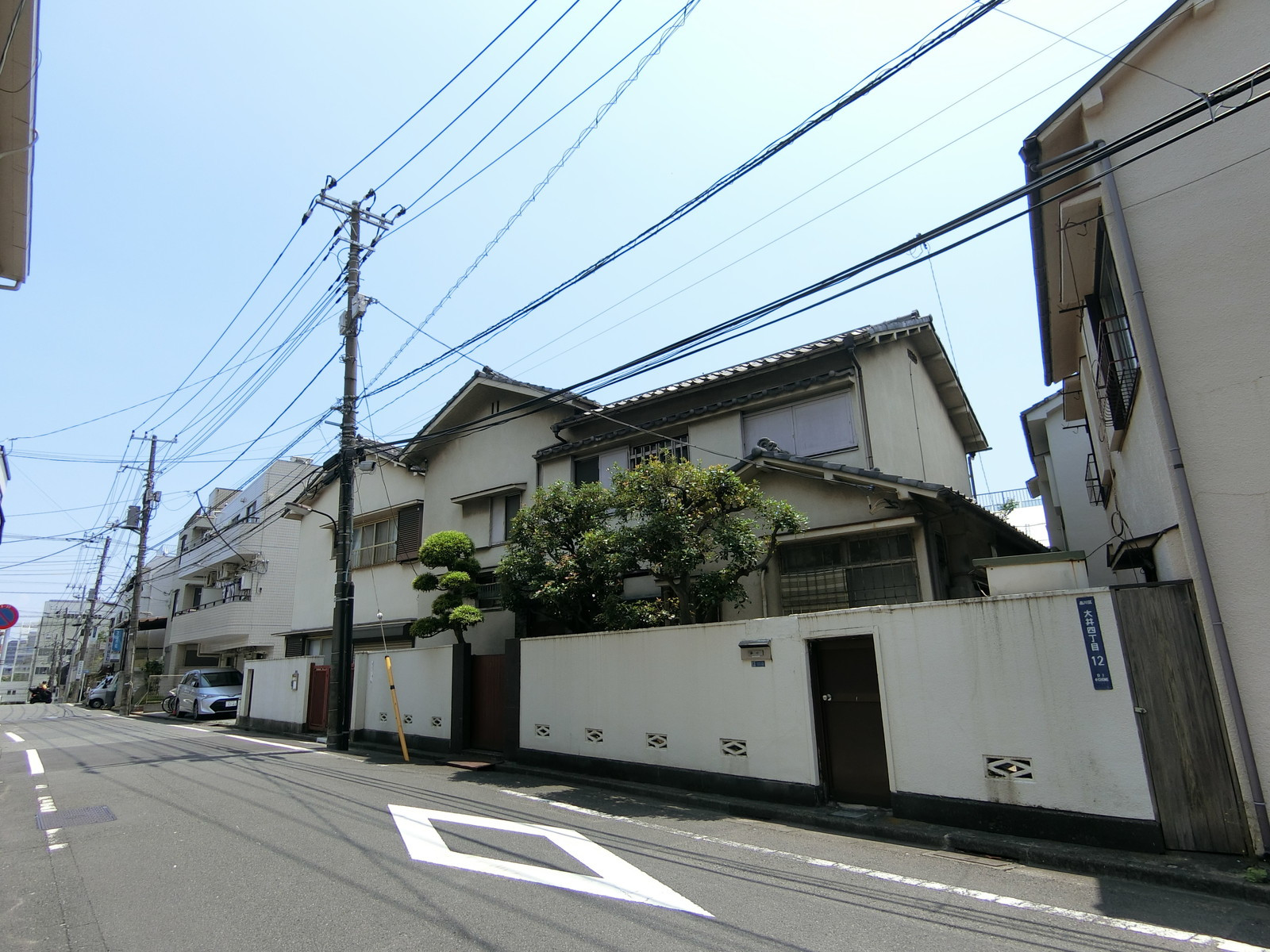 周辺は住宅街