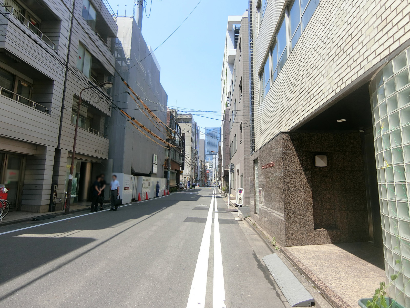 高田ビル前面の通り
